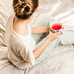 1a-Installateur - Frau mit Tee